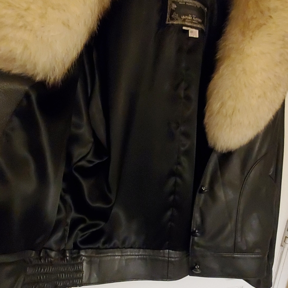 Women's leather jacket - Picture 4 of 5